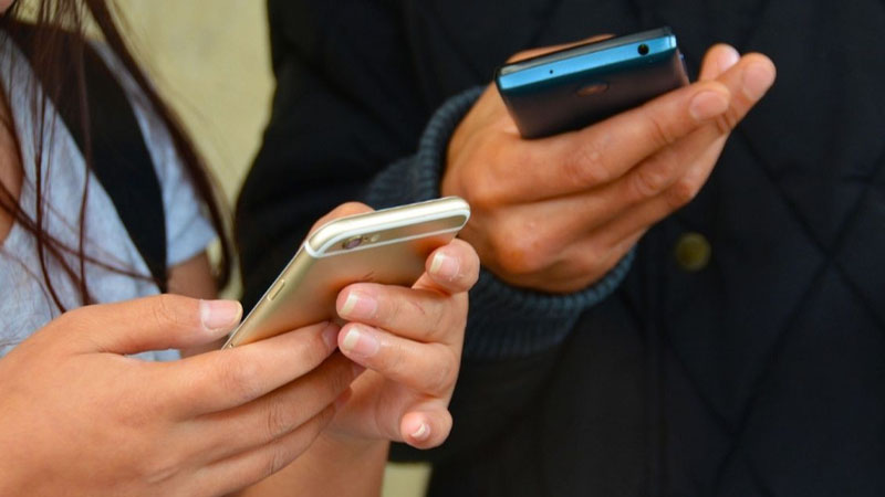 Dampak Penggunaan Gadget Berlebihan pada Kesehatan Mata dan Mental – PAFI Kab. Barito Kuala